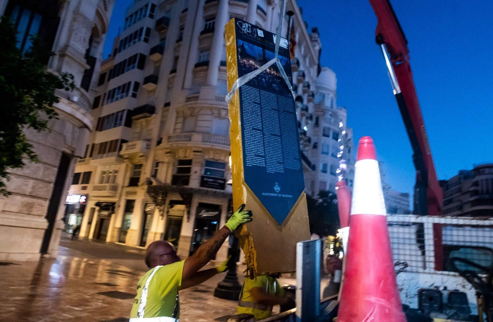 El Ayuntamiento de Valencia retira el monolito del 15-M: 