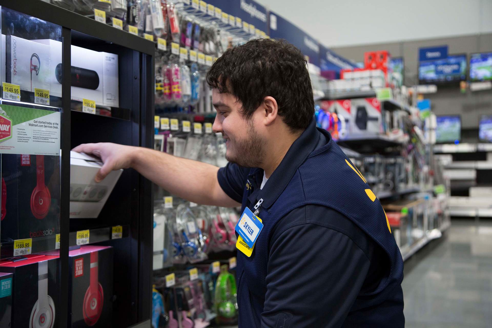 Walmart ganó 417,6 millones de euros en su tercer trimestre frente a pérdidas y mejora previsiones anuales