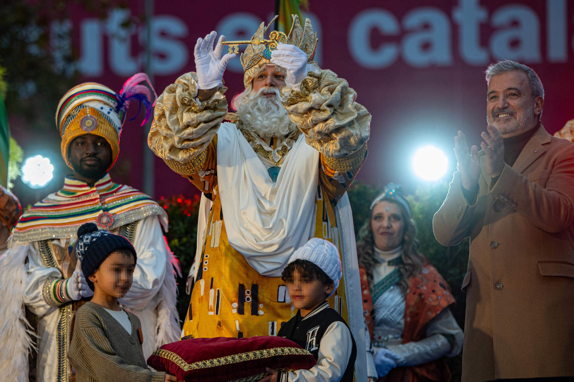 Unas 600.000 personas dan la bienvenida a los Reyes Magos en la cabalgata de Barcelona