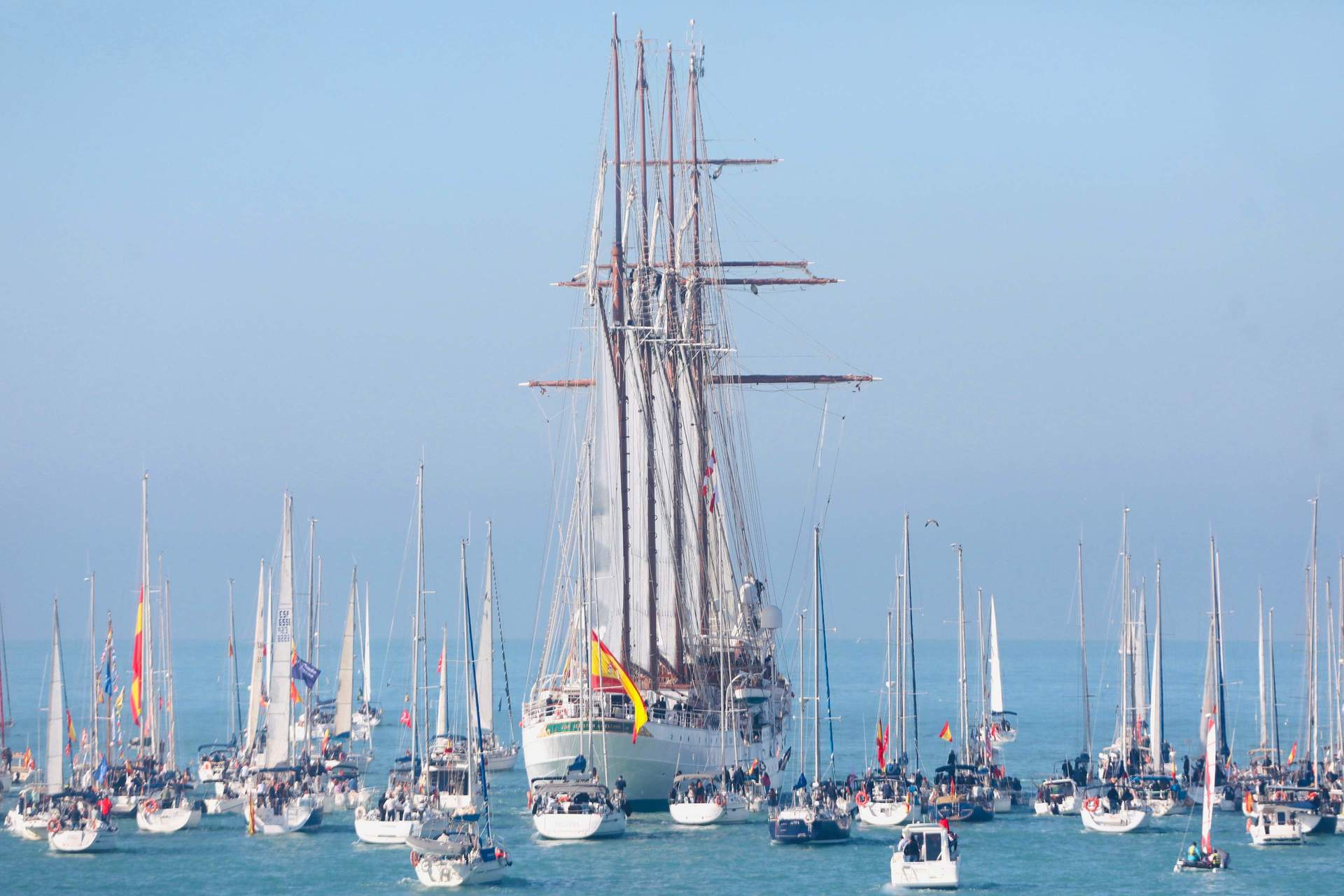 El buque escuela 'Elcano' celebra tres días de puertas abiertas antes de zarpar este sábado desde Cádiz