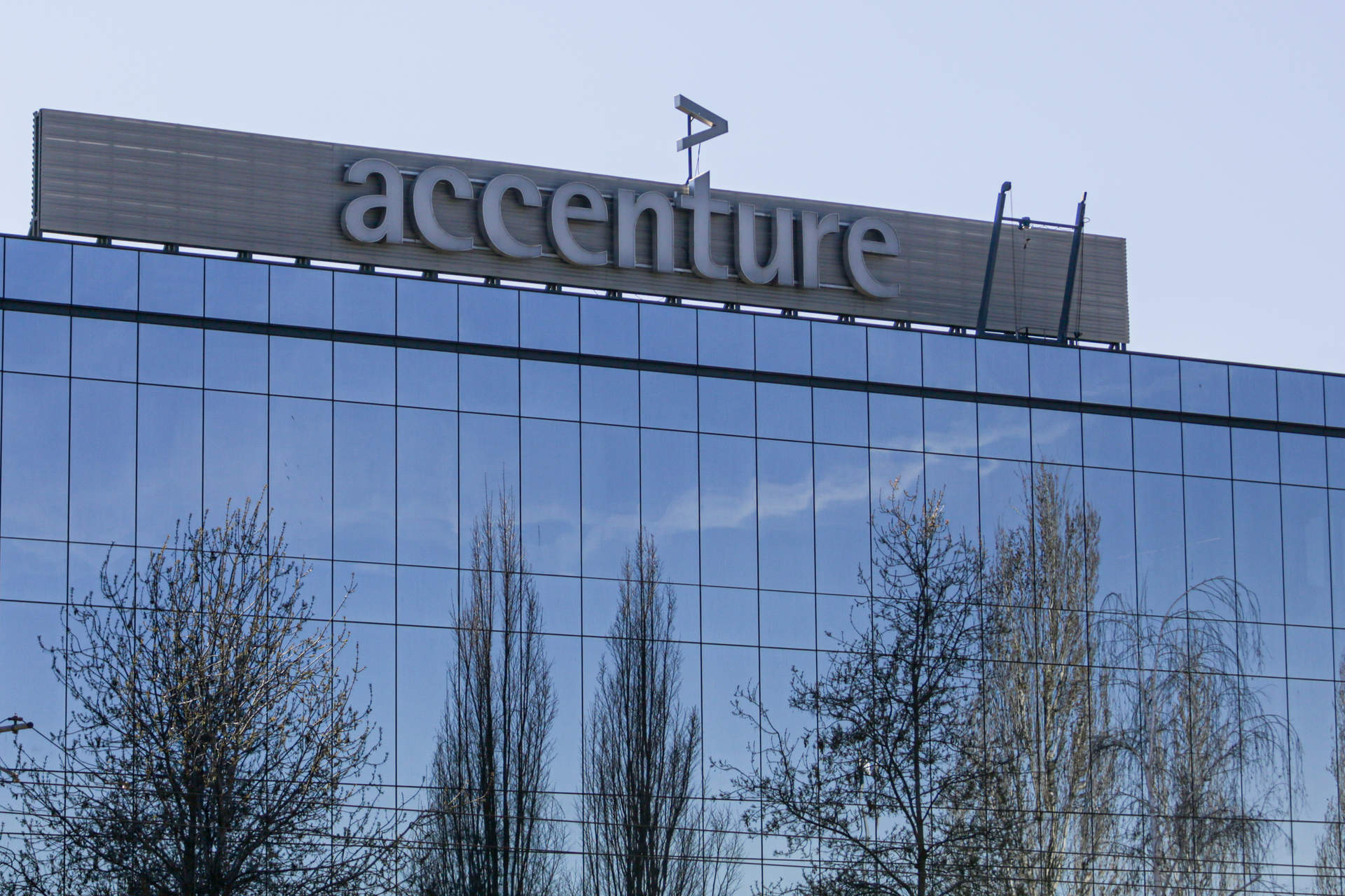 Accenture se impone a Indra y Telefónica para prestar servicios al Banco de España sobre el euro digital