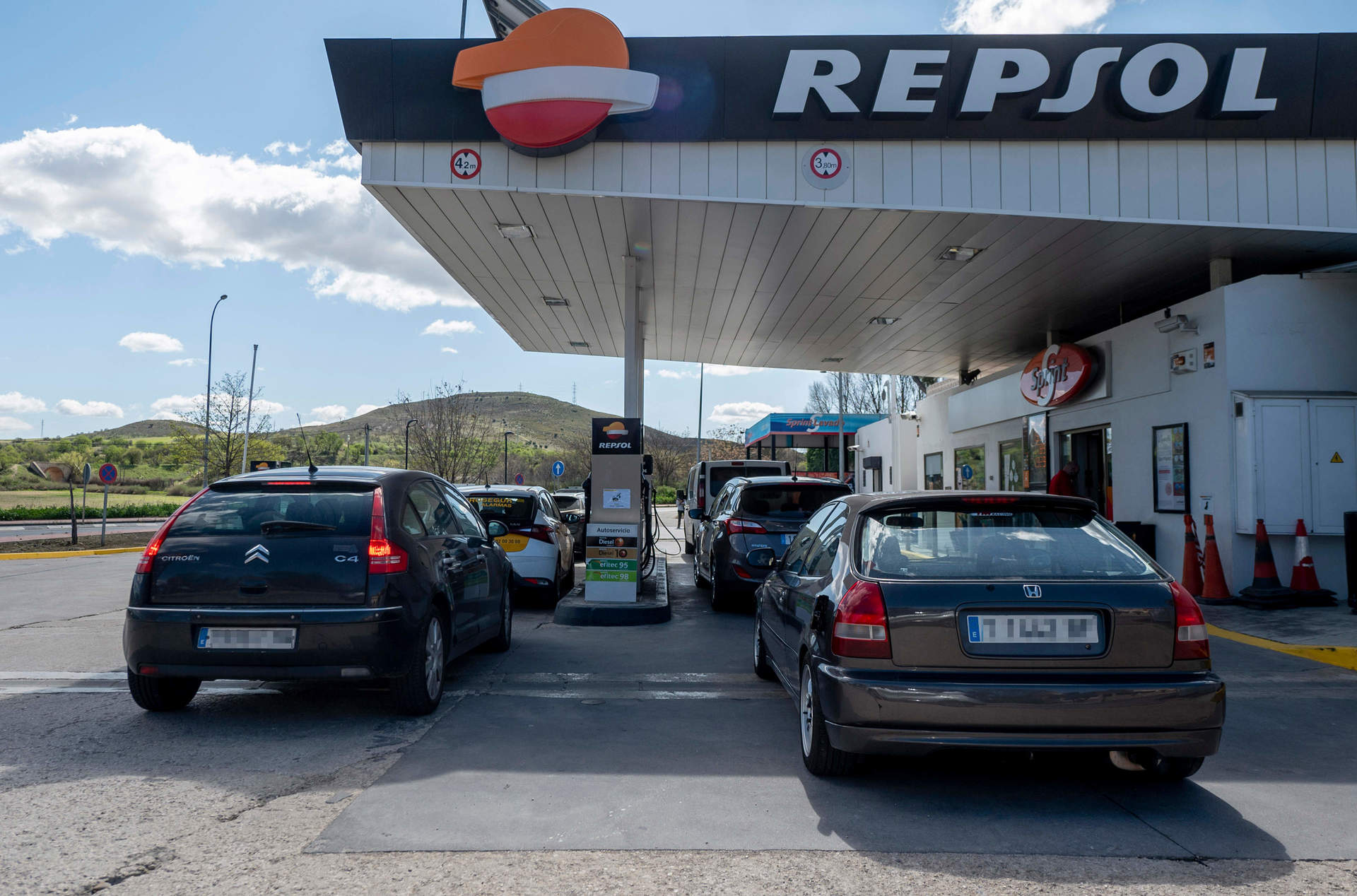 Repsol aumenta su oferta comercial y duplica sus descuentos en carburantes a los clientes que contraten luz