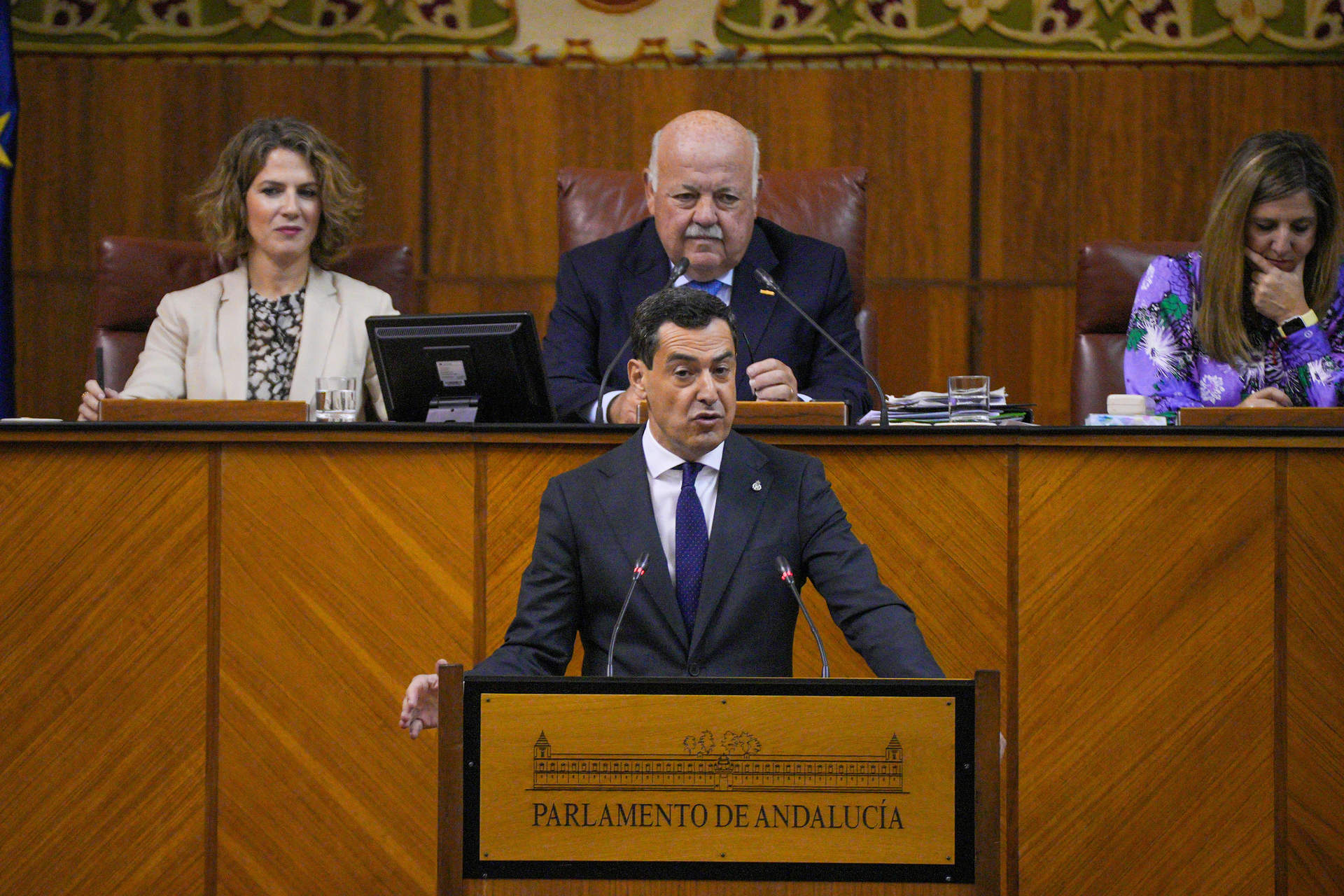 Parlamento andaluz convalida el decreto de subida del sueldo del presidente de la Junta en un 18,8%