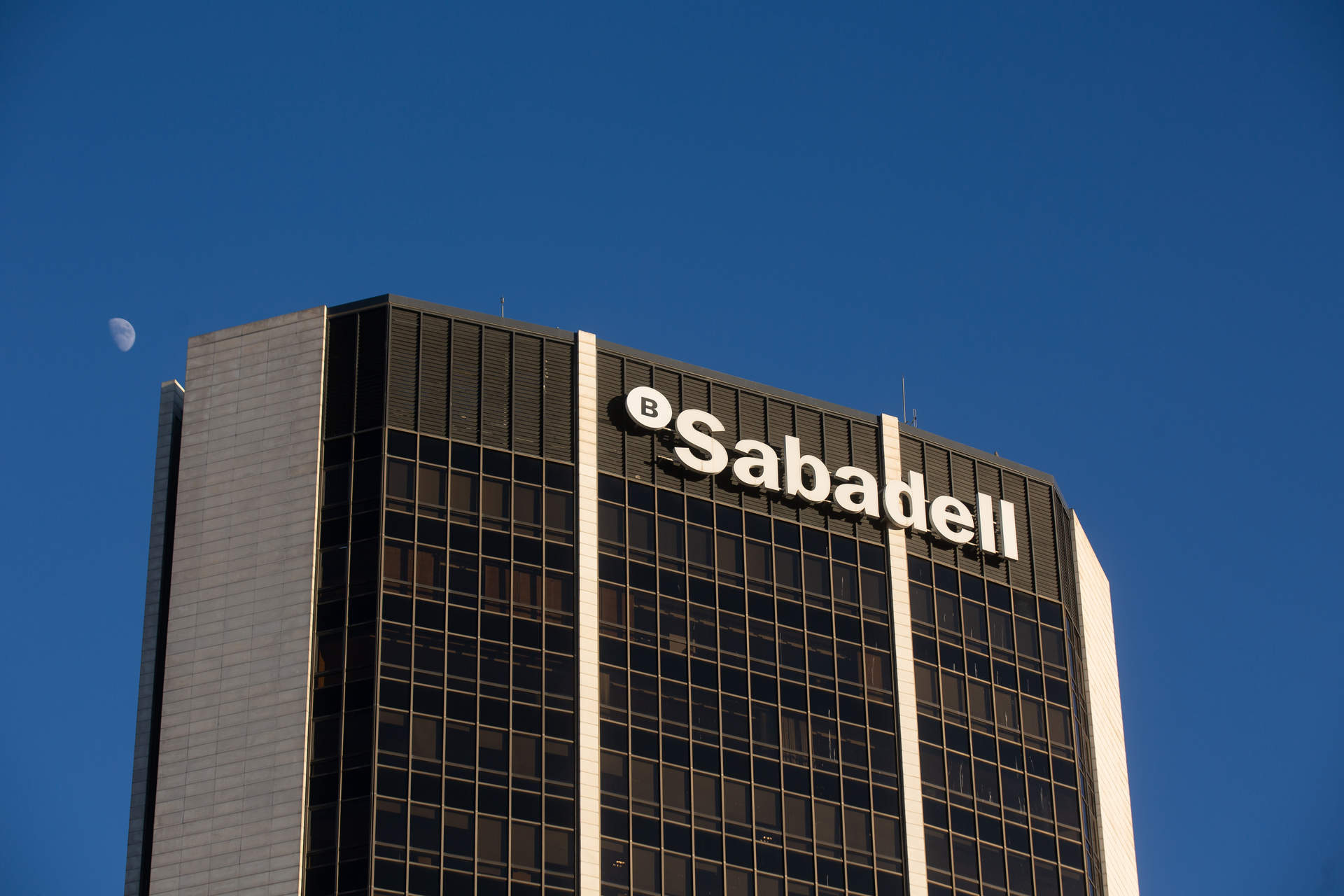 Sabadell se adjudica un contrato para prestar servicios bancarios al FROB