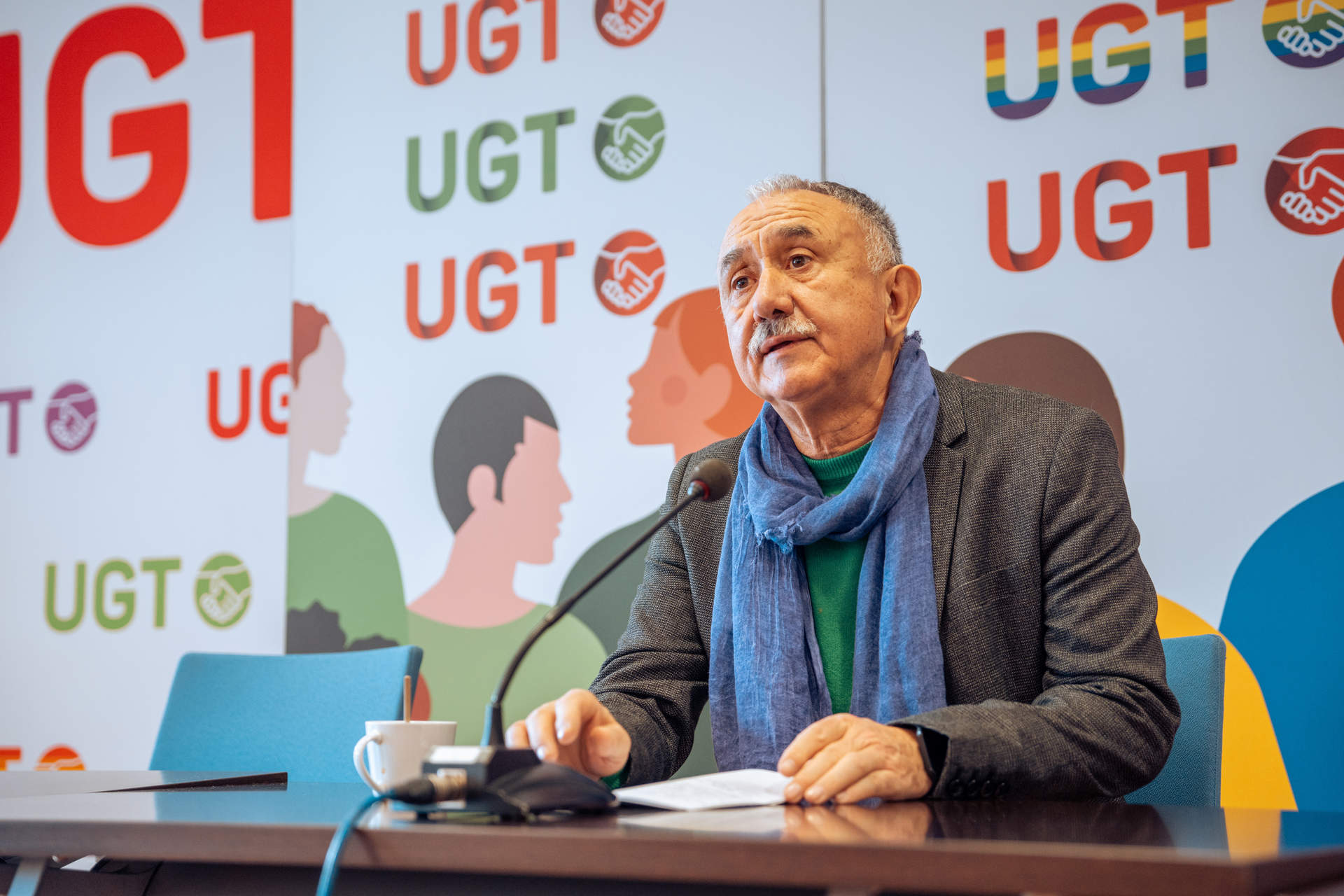 Álvarez (UGT) critica el 'no' de CEOE a subir el SMI y pide al Gobierno que aclare cuál es el salario medio