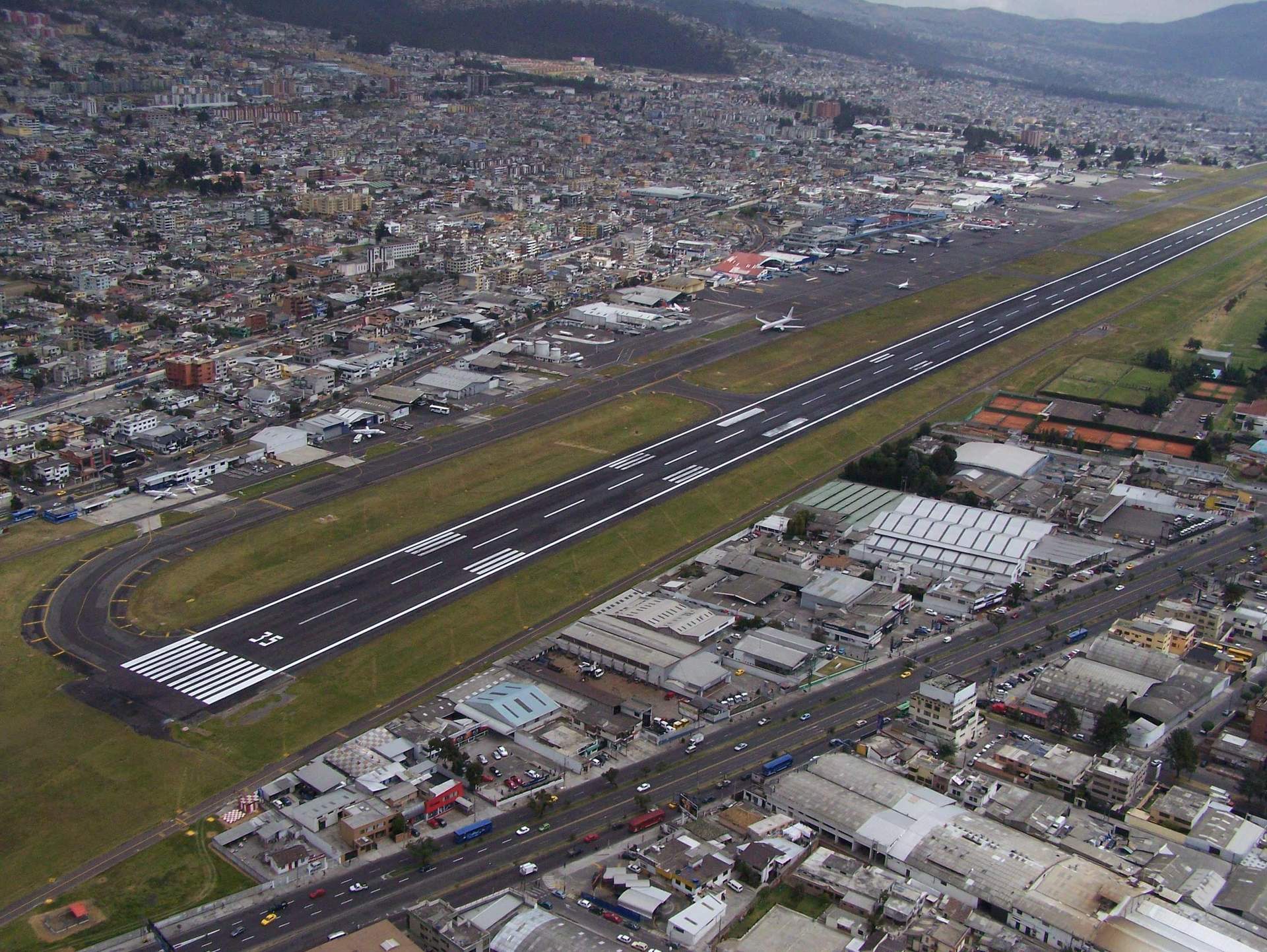 Ecuador eleva el nivel de seguridad en sus aeropuertos ante la crisis de seguridad que vive el país