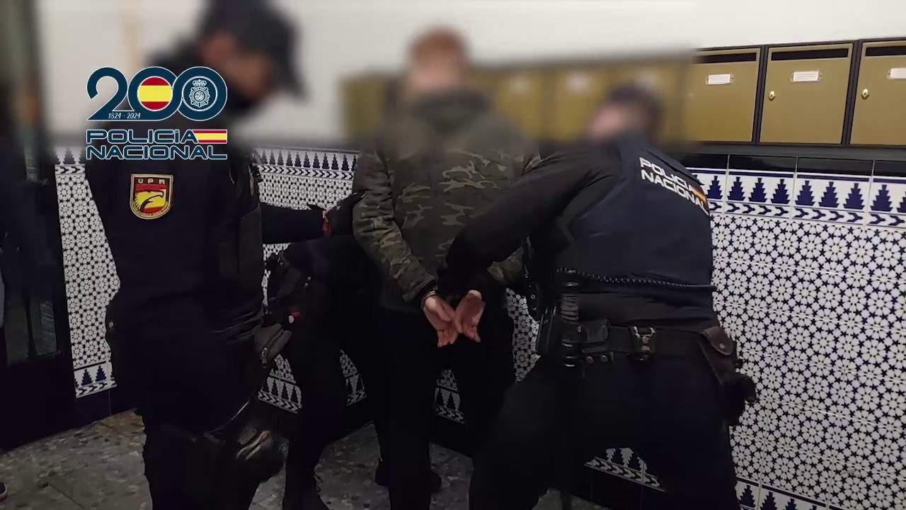 Detenidos 12 ultras de fútbol por una reyerta con palos, botellas y sillas en un bar de Sevilla