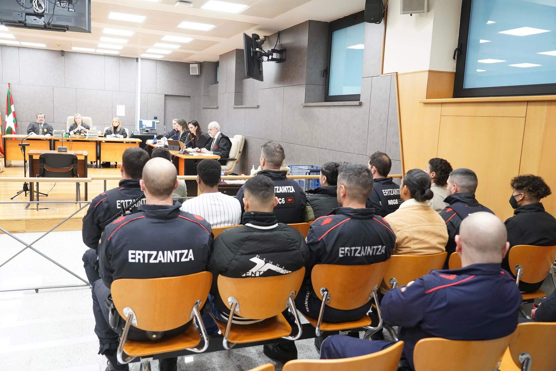 La Fiscalía mantiene su petición de 14 años y 8 meses para los acusados de la agresión a un joven en Amorebieta