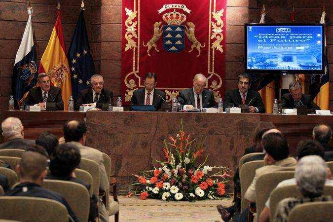 Los expresidentes de Canarias recuerdan a Olarte y ponen en valor su importancia en la construcción de la comunidad