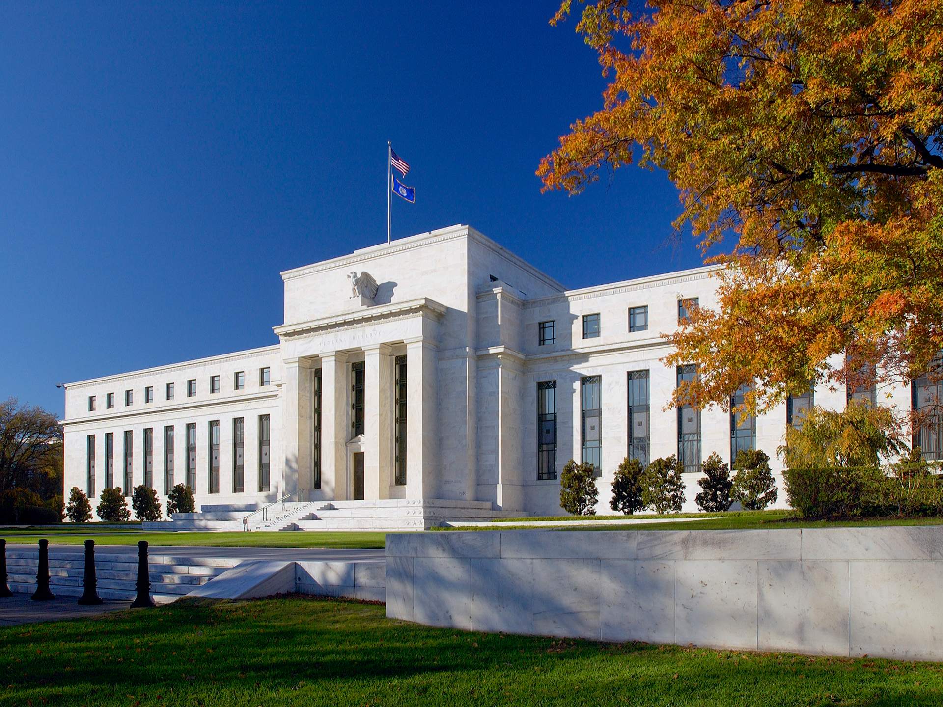 El órgano rector de la Fed recela de un recorte prematuro de tipos por si compromete la desinflación