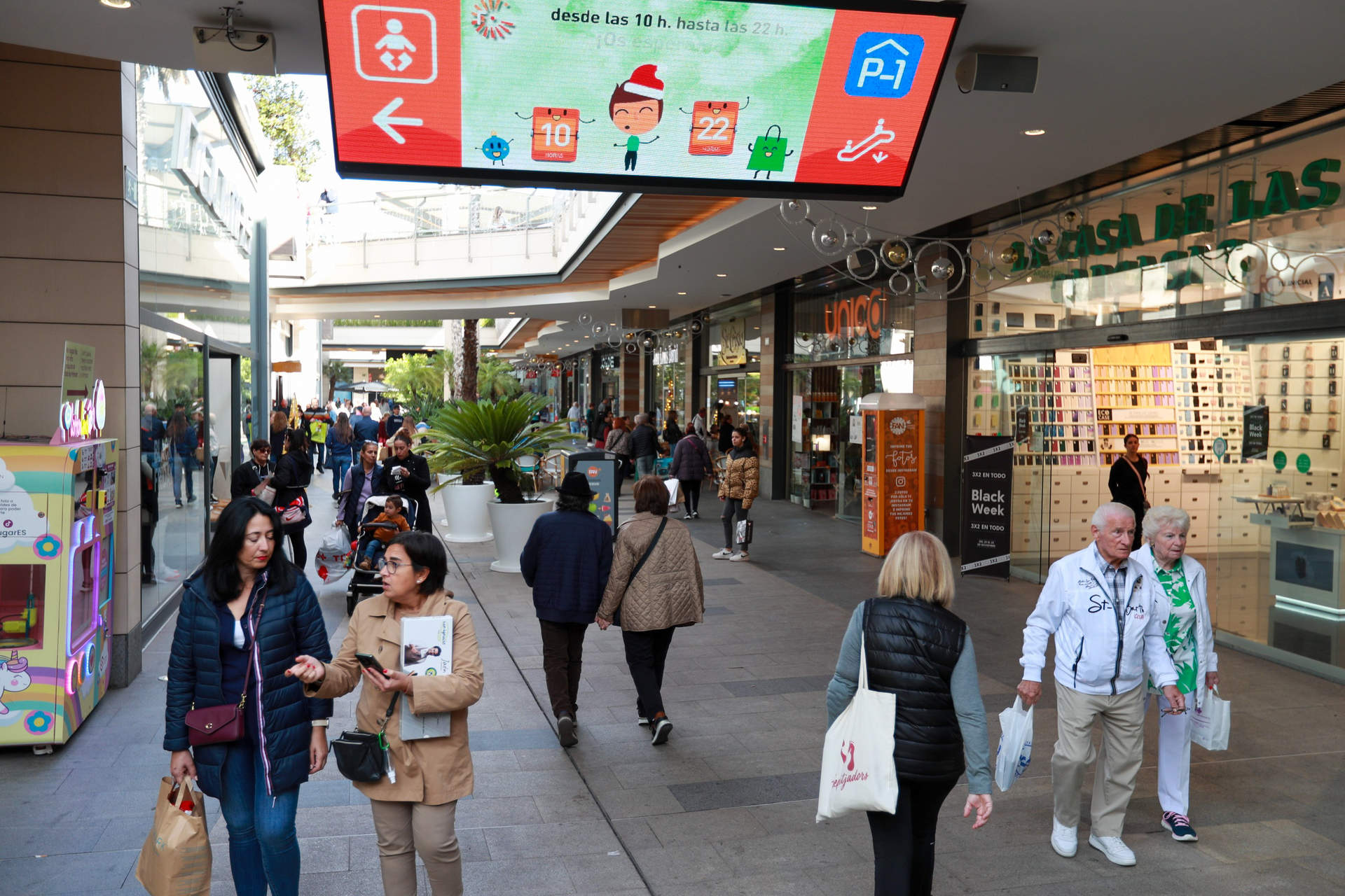 Los centros comerciales registran récord de ventas en 2023 tras superar los 52.000 millones, un 9,6% más