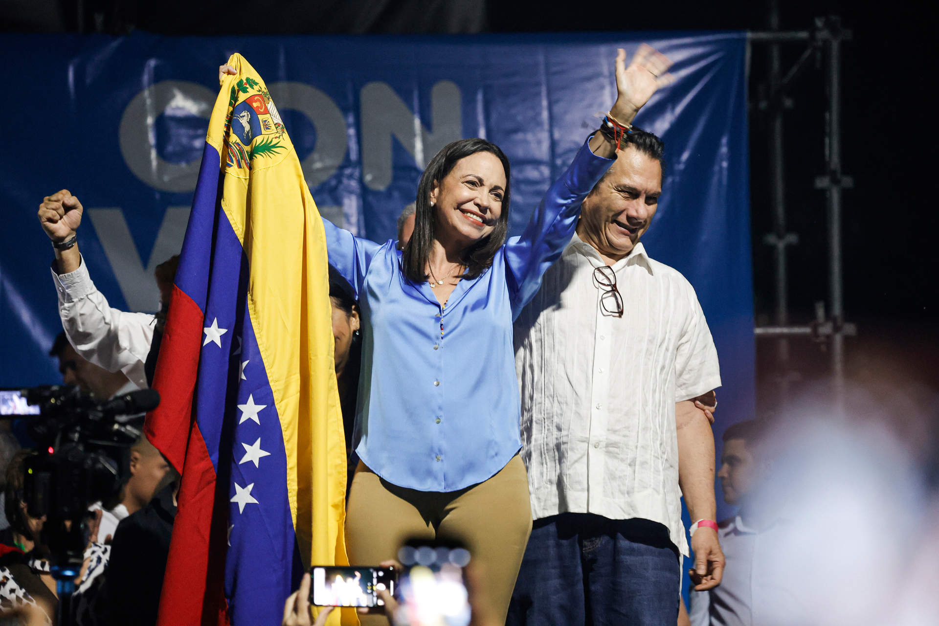 Ayuso premia a la opositora venezolana Machado y destaca Madrid como lugar de 