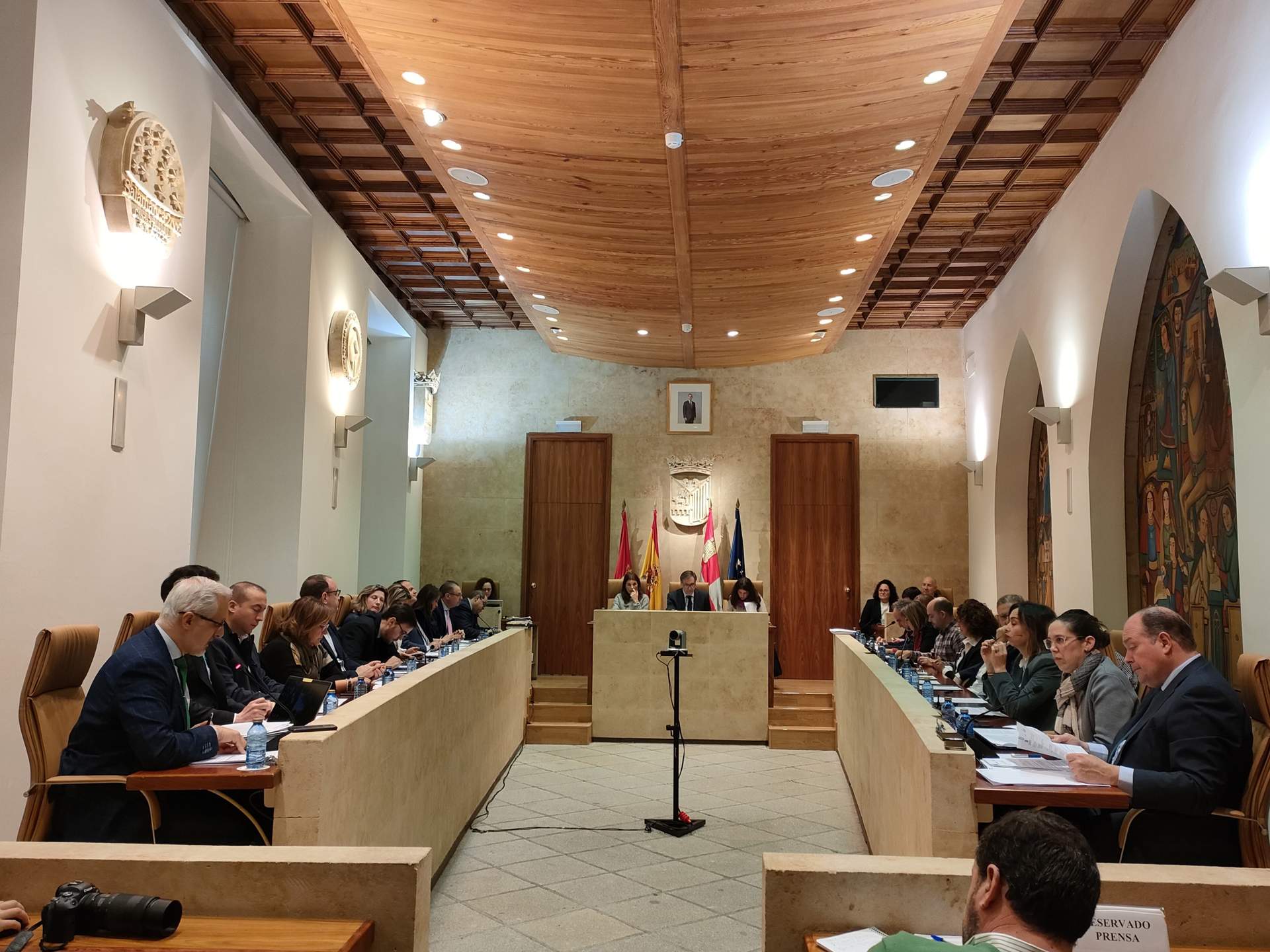 El pleno del Ayuntamiento de Salamanca reprueba las palabras de Abascal sobre la USAL