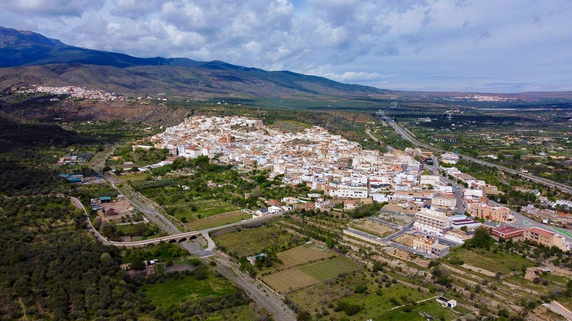 Abla (Almería) decreta tres días de luto por la muerte de las dos niñas, que serán enterradas en el municipio
