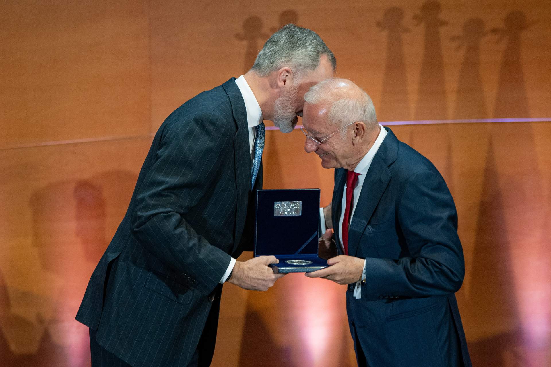 El Rey entrega el Premio Reino de España a Isak Andic, 