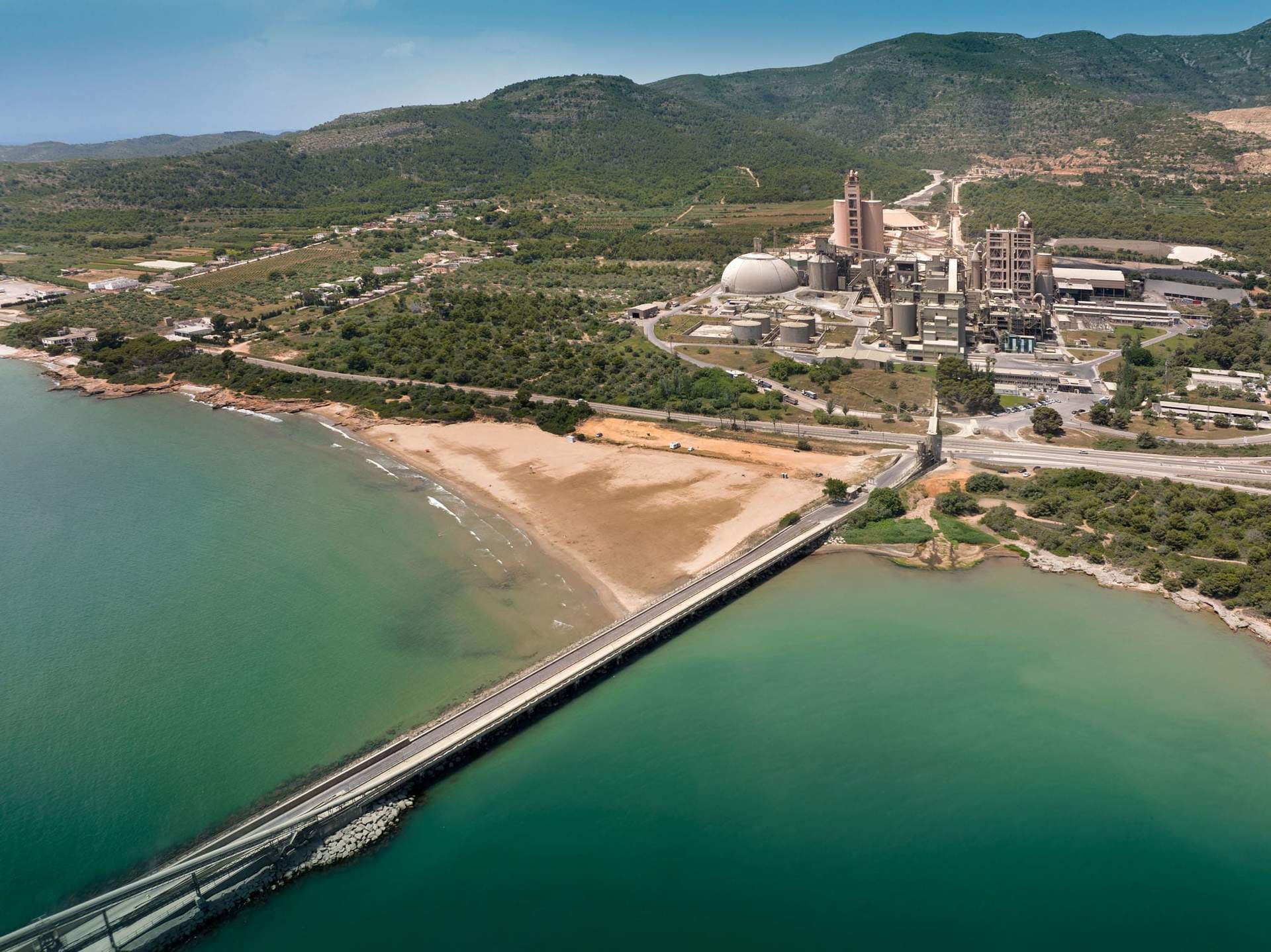 Cemex recibe 4,8 millones del Gobierno para impulsar la descarbonización en sus plantas de cemento