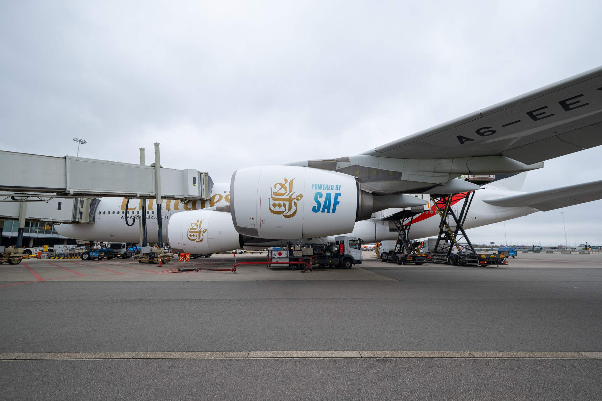 Emirates añade SAF a sus vuelos desde el aeropuerto Schiphol de Ámsterdam