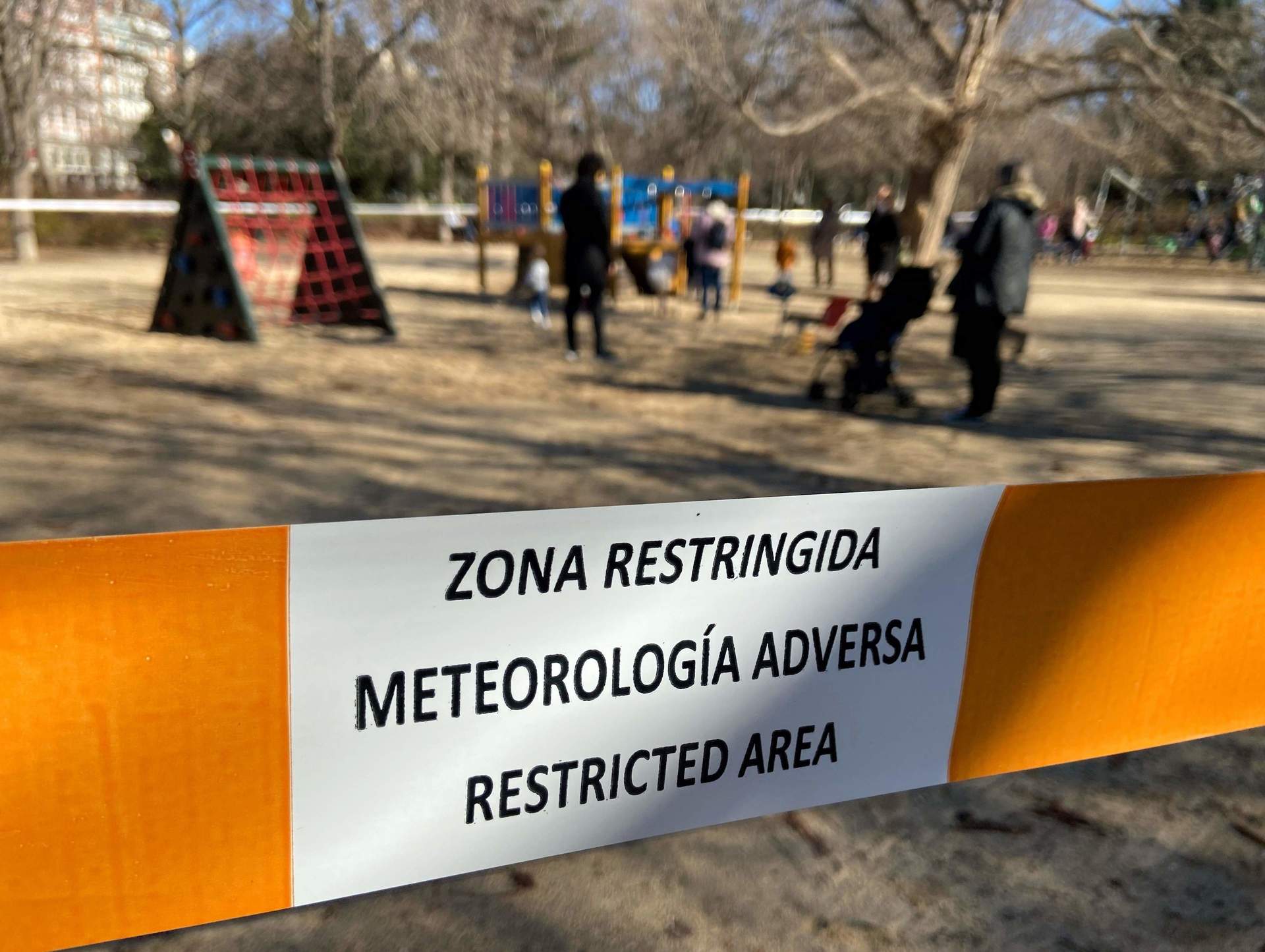 El Retiro y otros ocho parques de Madrid seguirán balizados hasta la tarde por fuertes rachas de viento