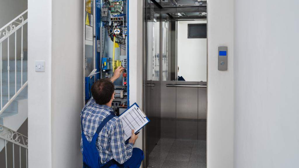 El BOE publica la nueva normativa de seguridad de ascensores con un coste de 708 millones en siete años
