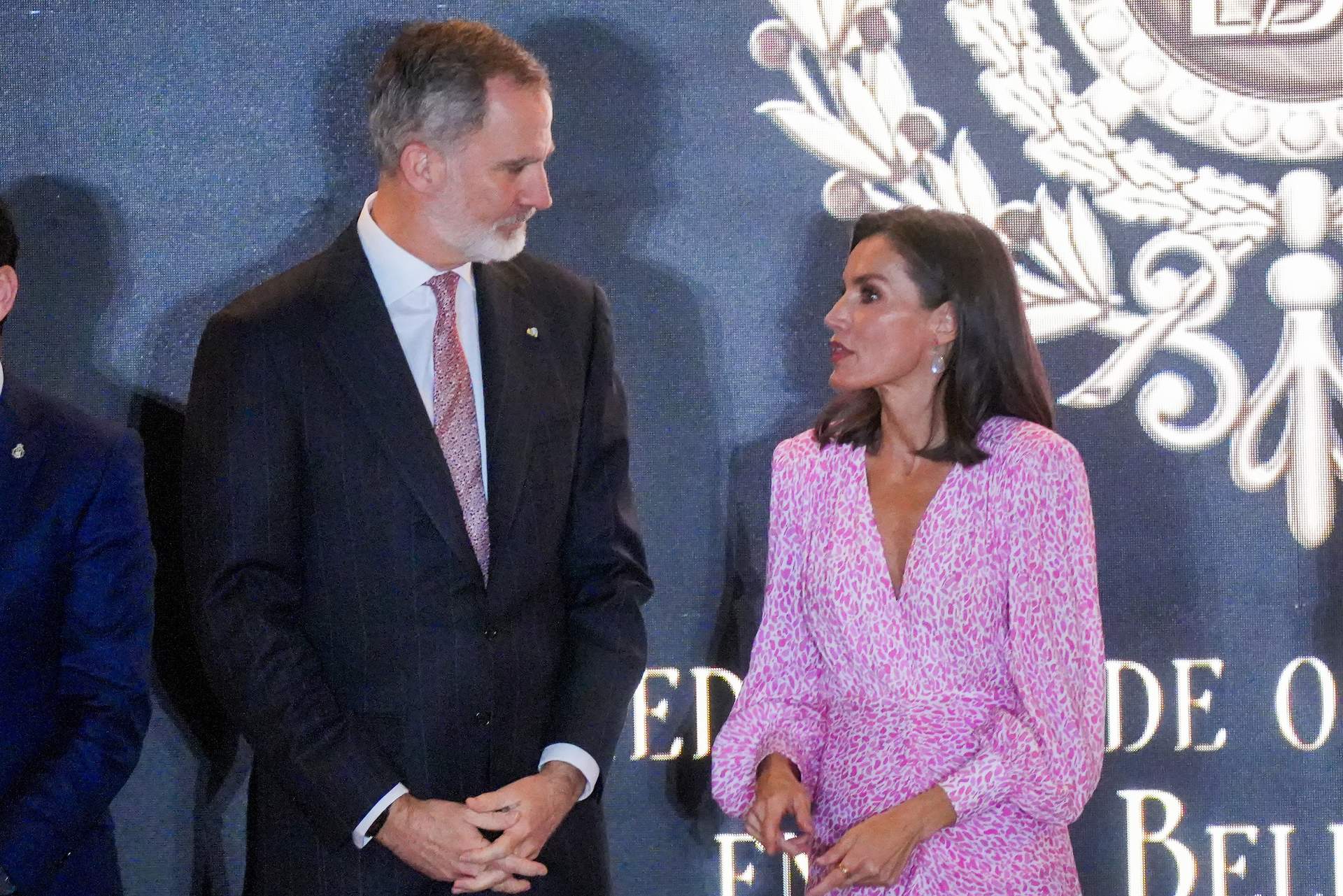 El Rey agradece en su visita a Países Bajos el trabajo de españoles residentes que enriquecen la relación bilateral