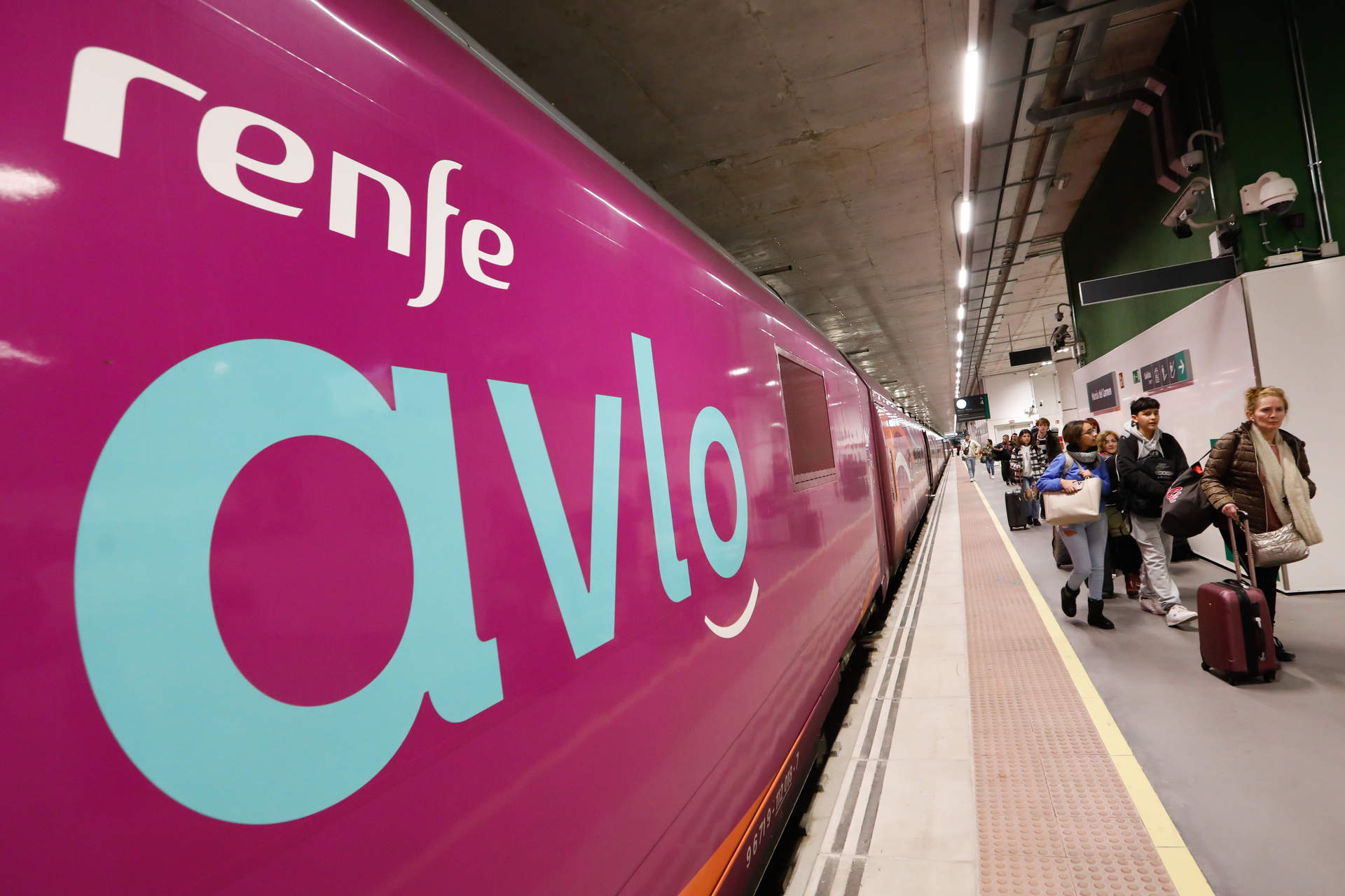 El Gobierno mantiene que el tren 'low cost' de Renfe llegará a Galicia este año
