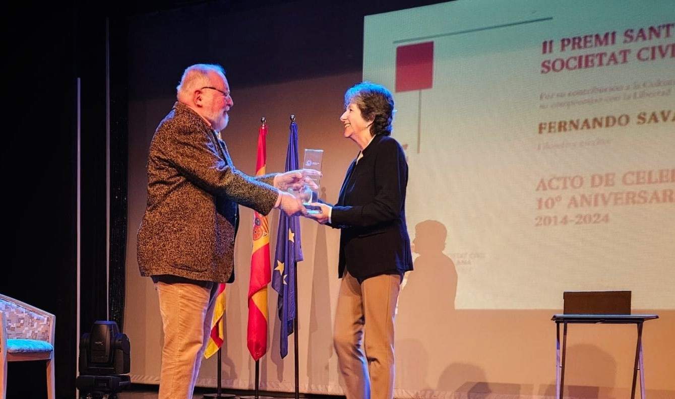 Societat Civil Catalana entrega al escritor Fernando Savater su Premi Sant Jordi