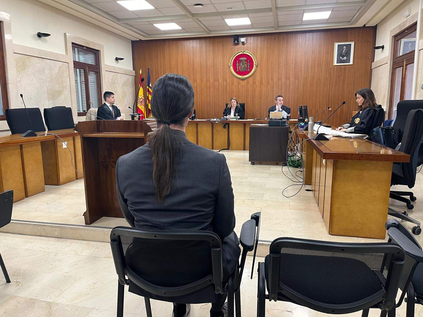 El acusado de violar a una chica en un portal en Palma asegura en el juicio que las relaciones fueron consentidas