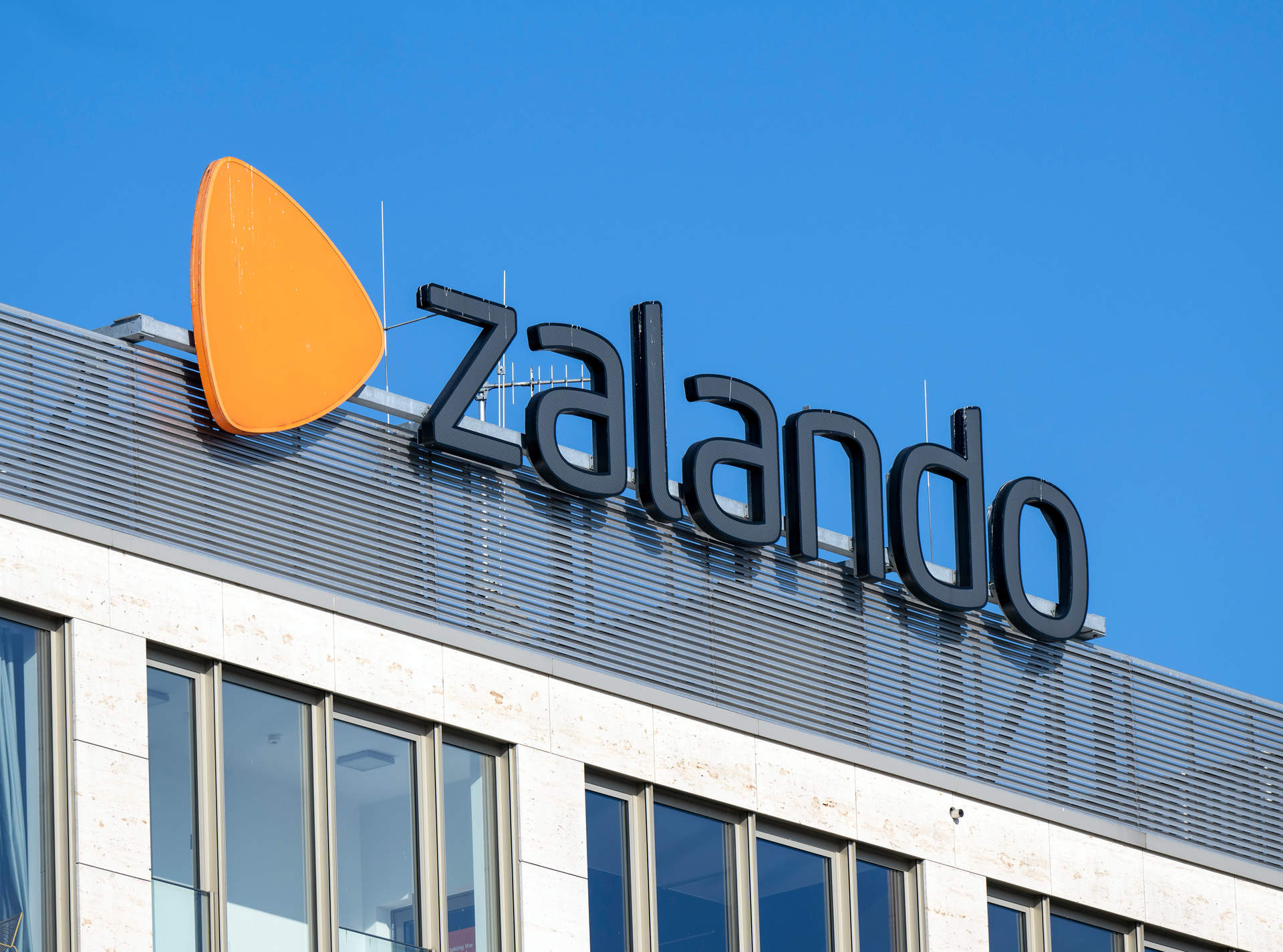 Zalando reduce un 76,8% sus 'números rojos' en el primer trimestre tras perder 8,9 millones de euros