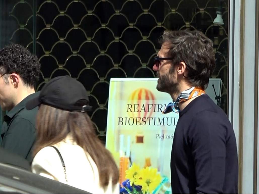 Vikcy Martín Berrocal y Enrique Solís disfrutan de una comida en el centro de Madrid