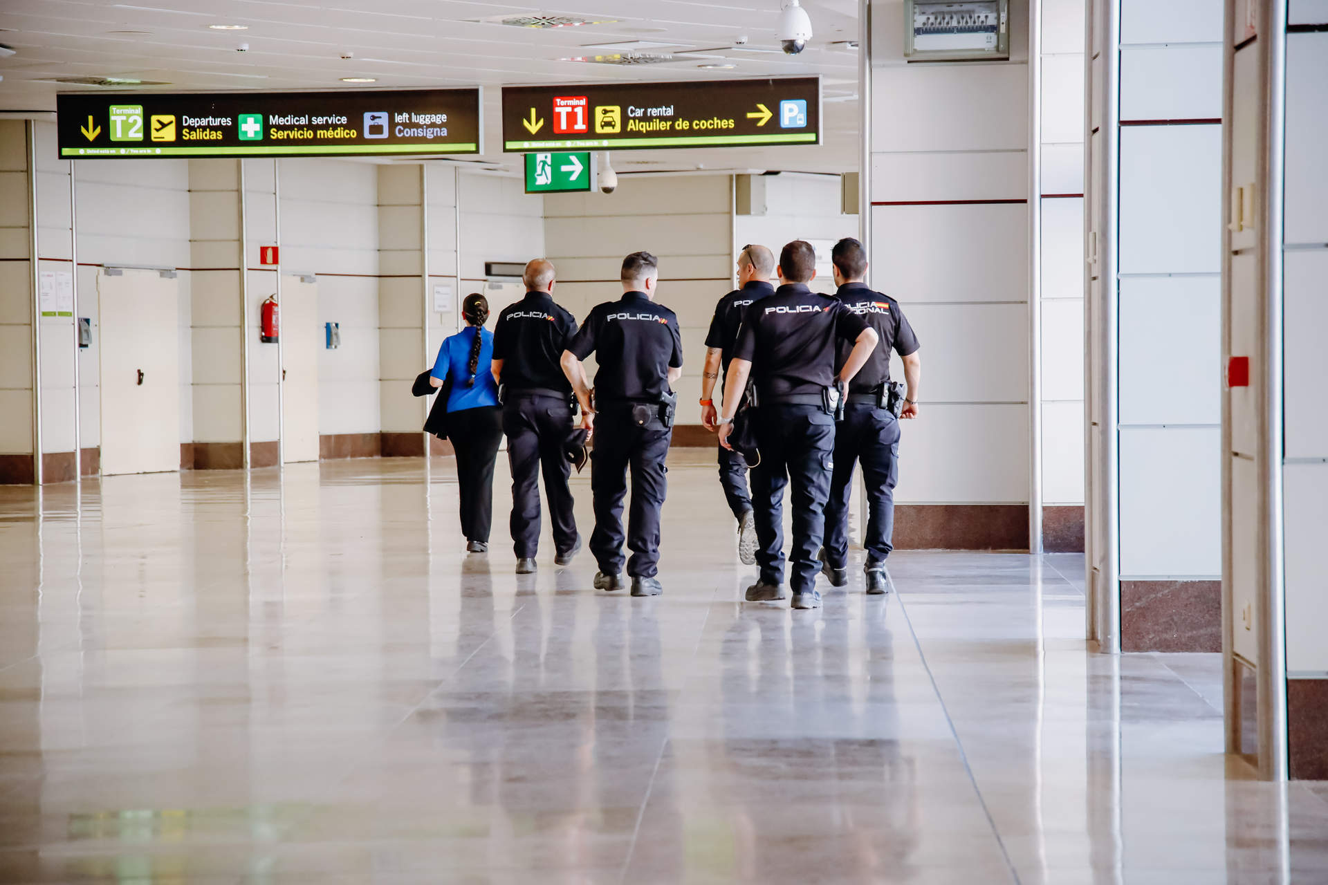 Policías nacionales en el Aeropuerto Adolfo Suárez Madrid-Barajas (Foto: Carlos Luján / Europa Press).