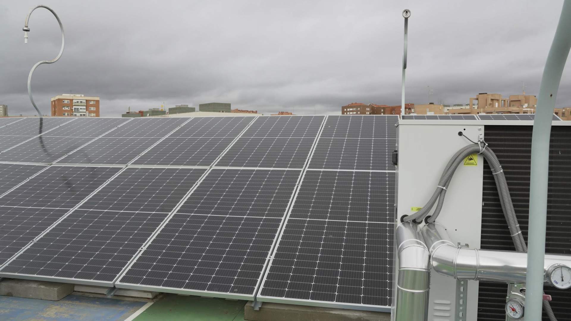 Iberdrola implementa un sistema de aerotermia y paneles solares en una escuela infantil de Guadalajara generando un ahorro del 75%