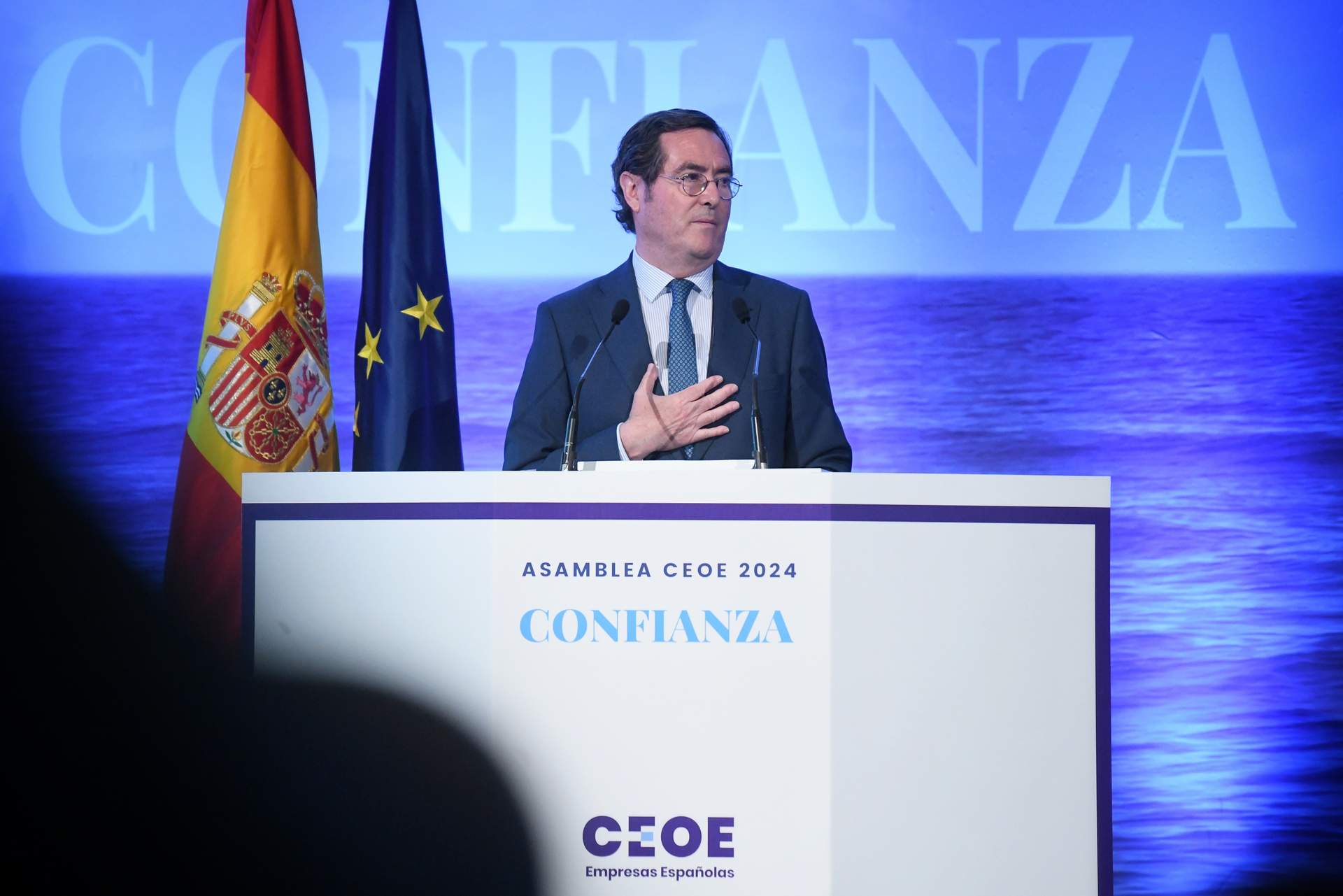 El presidente de la CEOE, Antonio Garamendi, interviene durante la Asamblea General de la CEOE, en el auditorio Mutua Madrileña, a 9 de julio de 2024, en Madrid.