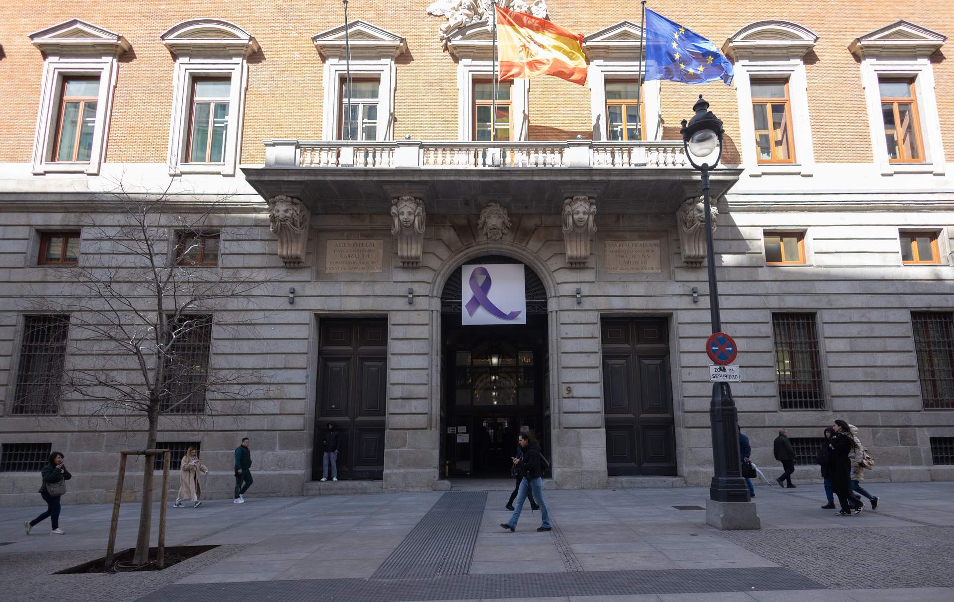 Cargar máis
Fachada del ministerio de Hacienda, a 8 de marzo de 2024, en Madrid.