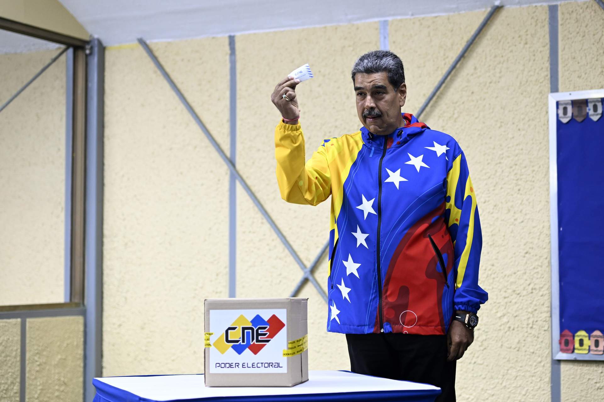 El PCE llama a la comunidad internacional a reconocer la victoria de Maduro en las elecciones de Venezuela