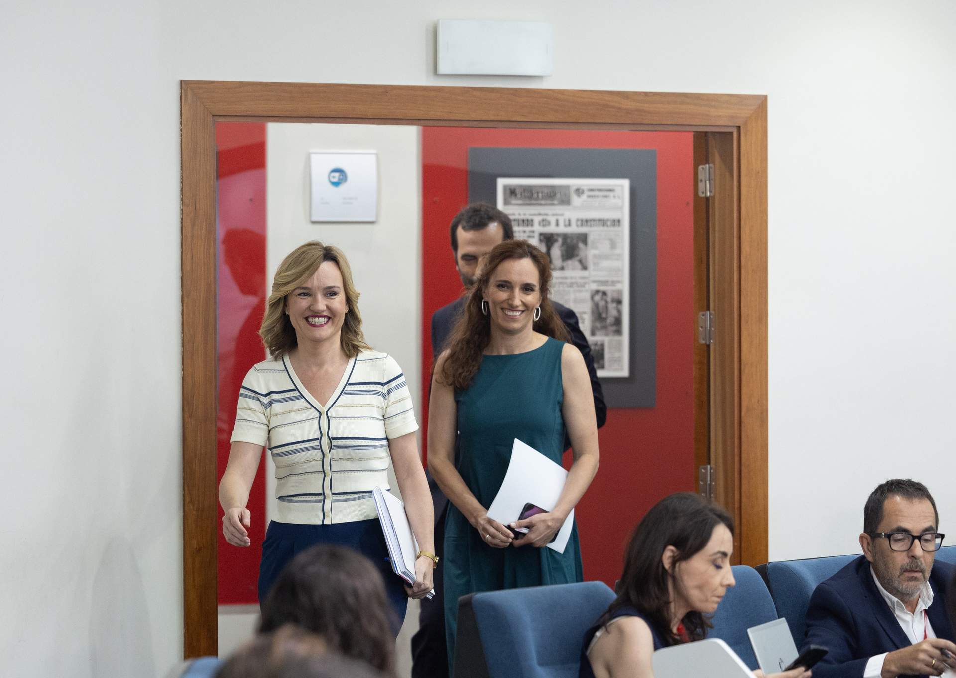 De izquierda a derecha. La Ministra de Educación y Formación Profesional de España, Pilar Alegría; la ministra de Sanidad, Mónica García, y el ministro de Economía, Comercio y Empresa, Carlos Cuerpo, a su llegada a una rueda de prensa posterior al Consejo de Ministros.