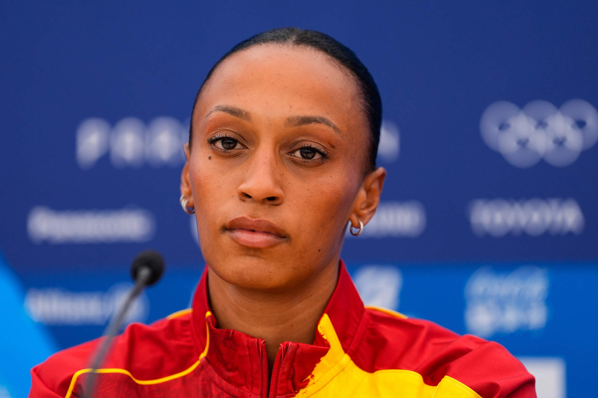 Ana Peleteiro, atleta de España, asiste a la rueda de prensa en la Zona Internacional de Prensa de la Villa Olímpica durante los Juegos Olímpicos de París 24 el 31 de julio de 2024 en París. Foto: AFP7 / Europa Press