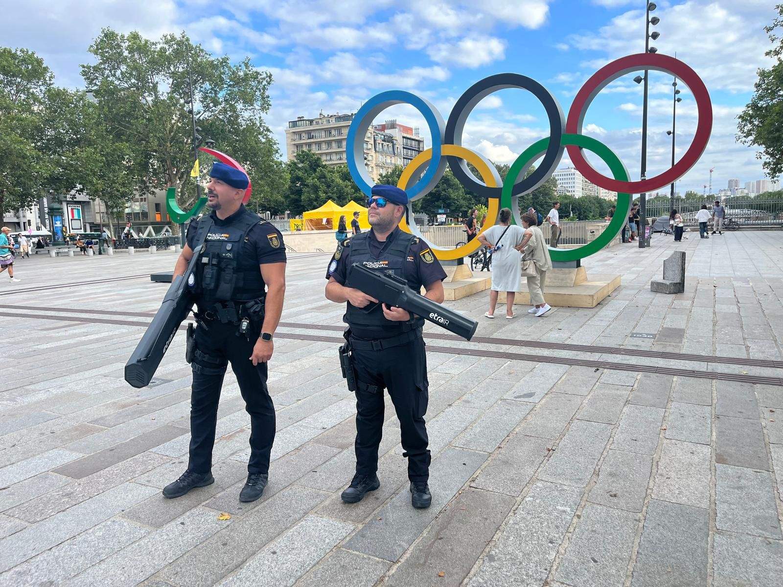 Agentes de la Policía Nacional en el centro de París.