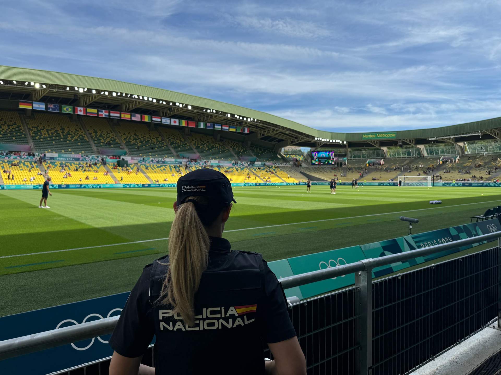 Policía española en un estadio de fútbol.