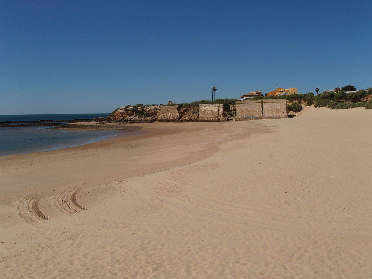 Playa de La Muralla. Fuente | Wikipedia.