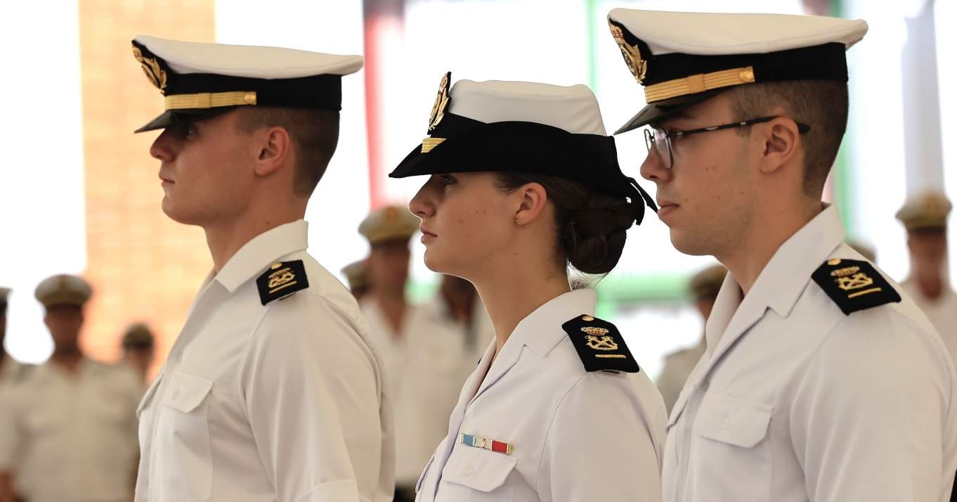 La princesa Leonor, en el centro, en la Escuela Naval Militar, de Marín (Foto: Casa de S.M. el Rey).