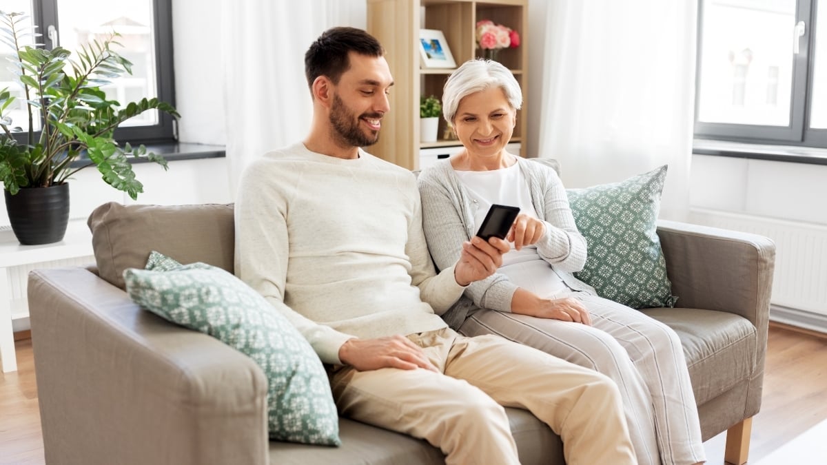 ¿Cómo elegir los teléfonos móviles para mayores más adecuados